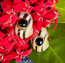 Nerite & Onyx Vermeil Ear Clip