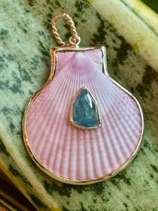 10-karat Gold Scallop Pendant with Tourmaline