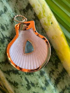 10-karat Gold Scallop Pendant with Tourmaline