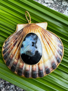 St. James Scallop Pendant set with Opal
