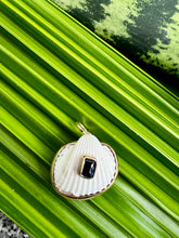 14-karat Gold Lorelei Charm set with Sapphire