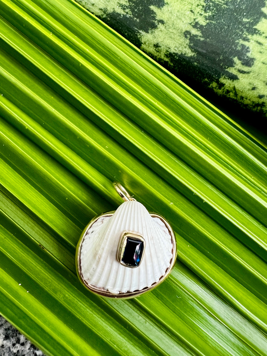 14-karat Gold Lorelei Charm set with Sapphire