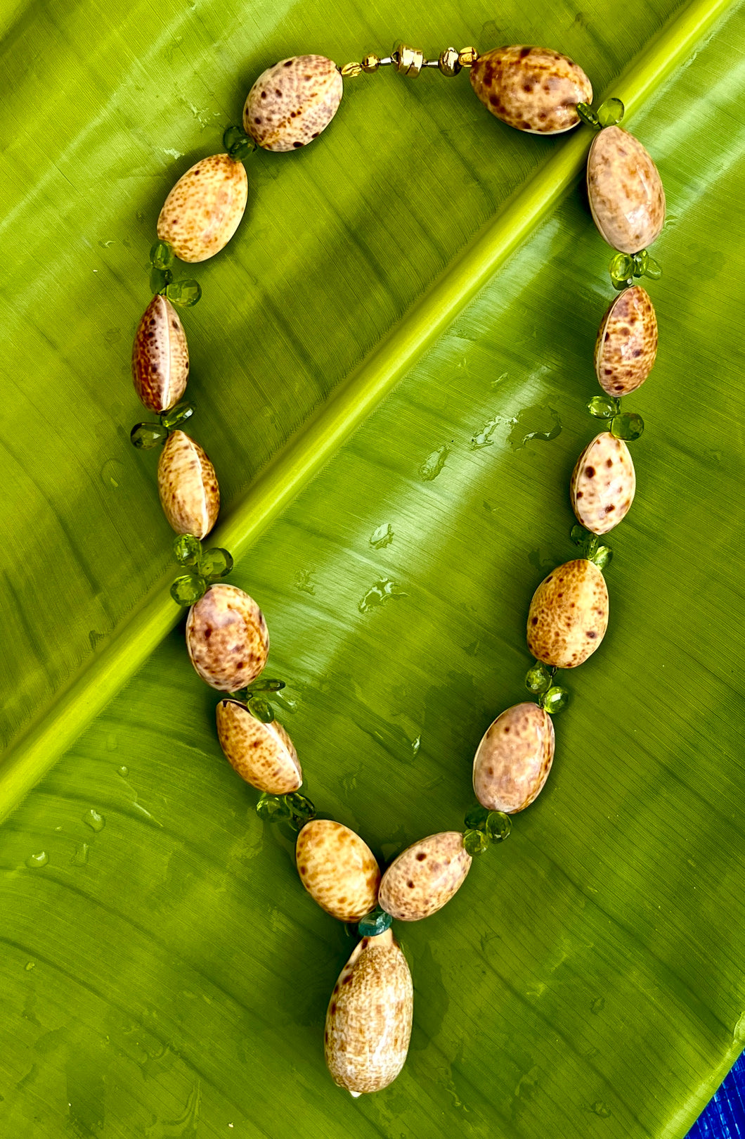 Cyprea Shell Necklace with Peridot Briolettes