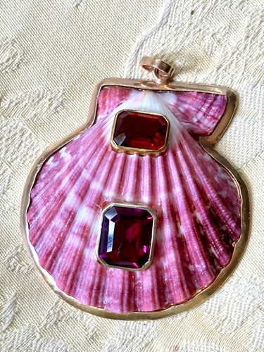 St. James Scallop Pendant with Garnets