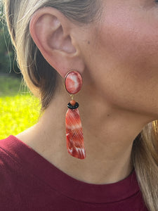 Spondilius Shell Drop Earrrings with Onyx