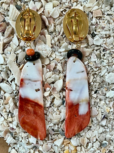 Spondilius Shell Drop Earrrings with Onyx