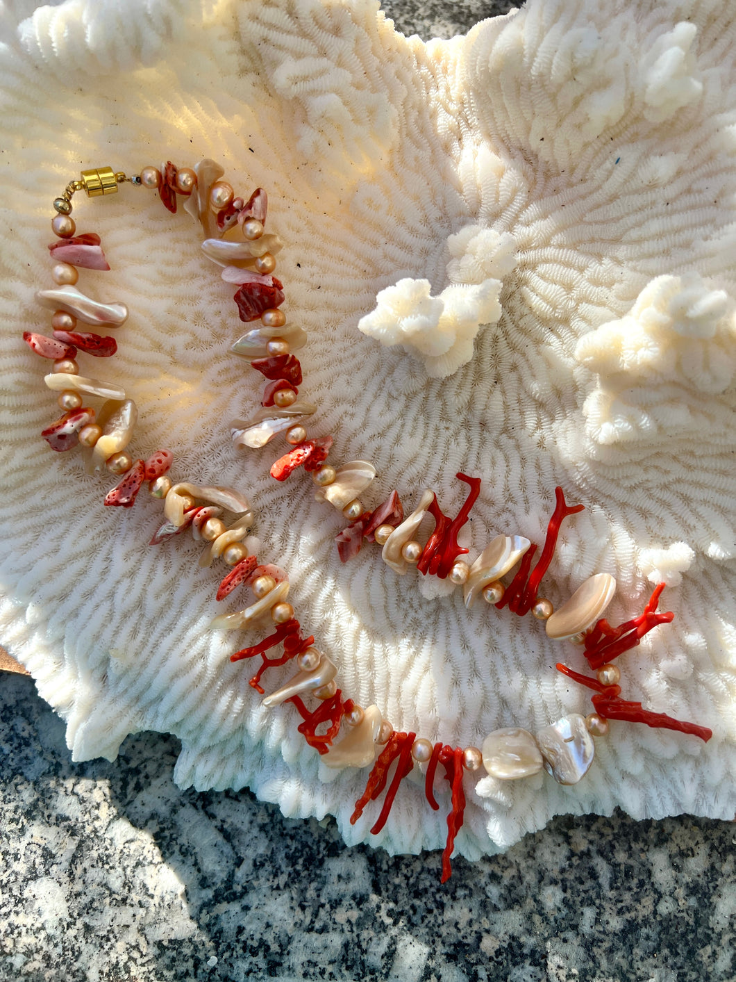 Spondilius Shell & Coral Necklace