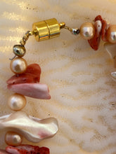 Spondilius Shell & Coral Necklace