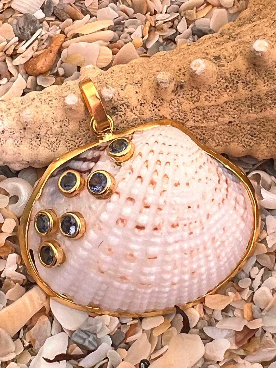 Cockle Shell Pendant with Sapphire