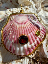Purple Scallop Pendant set with Pyrope Garnet
