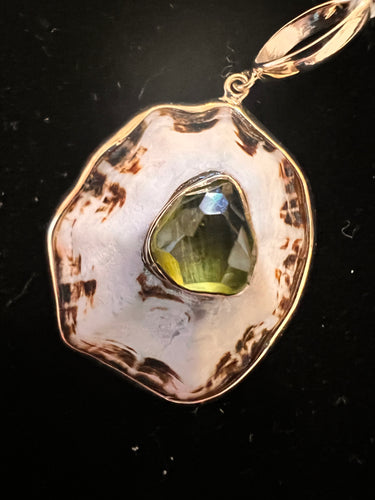 14-karat Lorelei Limpet Charm with Peridot