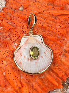 14-Karat Gold Lorelei Scallop Charm with Peridot