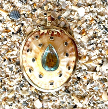 Limpet Pendant with Aquamarine